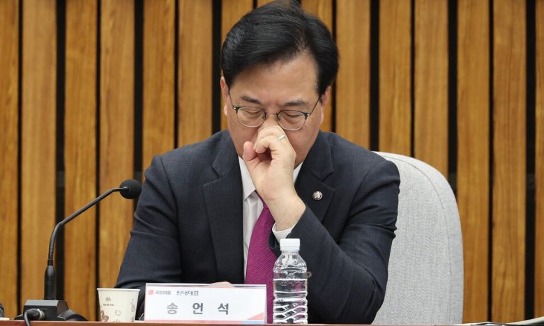 2일 서울 여의도 국회에서 열린 국민의힘-서울·인천·경기·강원 지역민생 예산정책협의회에서 송언석 원내대표가 생각에 잠겨 있다. 연합뉴스