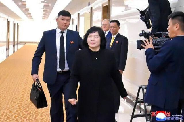 최선희 북한 외무상이 러시아와 벨라루스를 방문하려고 지난달 26일 전용기로 평양을 출발하고 있다. 조선중앙통신 연합뉴스