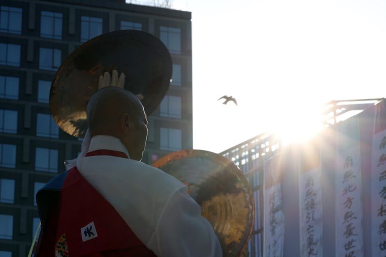 산재사망 희생자 추모 위령재가 18일 오후 서울 종로구 조계사에서 열리고 있다. 김영원 기자 forever@hani.co.kr