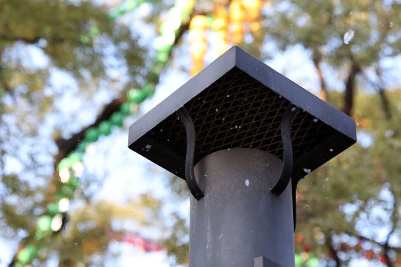 산재사망 희생자 추모 위령재가 18일 오후 서울 종로구 조계사에서 열려 소전의식 중에 타오른 희생자 지방의 재가 공중으로 날아가고 있다. 김영원 기자 forever@hani.co.kr