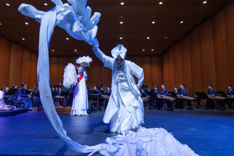 국립국악원 창작악단은 올해 정기공연 ‘전통의 재발견’에서 4개 지역 굿을 파고들었다. 국립국악원 제공