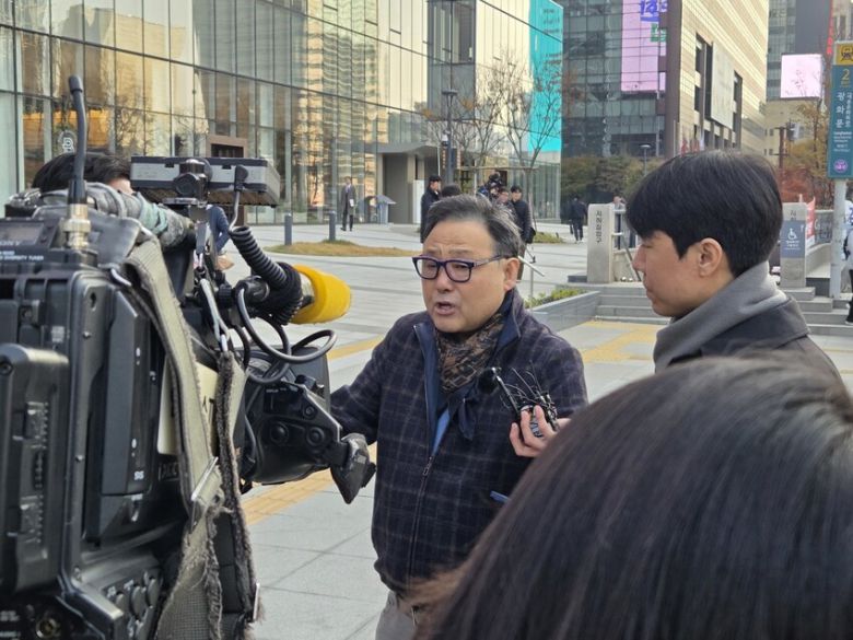 20일 오전 9시40분께 서성빈 드론돔 대표가 윤석열 정부 당시 대통령실 ‘로봇개’ 납품 사업 수주 과정에서 김건희 여사에게 고가 명품 시계를 건네 특혜를 받았다는 의혹과 관련해 특검 조사를 받기 위해 재출석했다. 박지영 기자