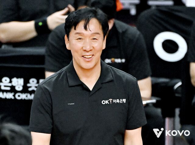 오케이(OK) 저축은행 신영철 감독. 한국배구연맹 제공