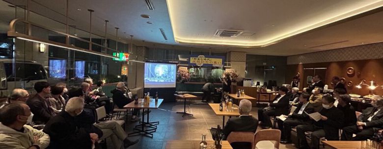 일본 도쿄 아라카와 한 호텔에서 열린 ‘야만의 시간’ 일본어판(일본어 제목 ‘야만의 시대’) 출판기념회에 한·일 시민 70여명이 참석했다.