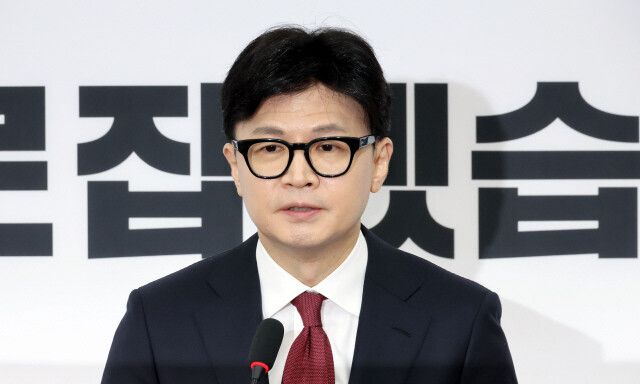 한동훈 전 국민의힘 대표가 지난해 12월12일 오전 서울 여의도 국회에서 윤석열 대통령 탄핵과 관련한 긴급 기자회견을 하고 있다. 김경호 선임기자 jijae@hani.co.kr