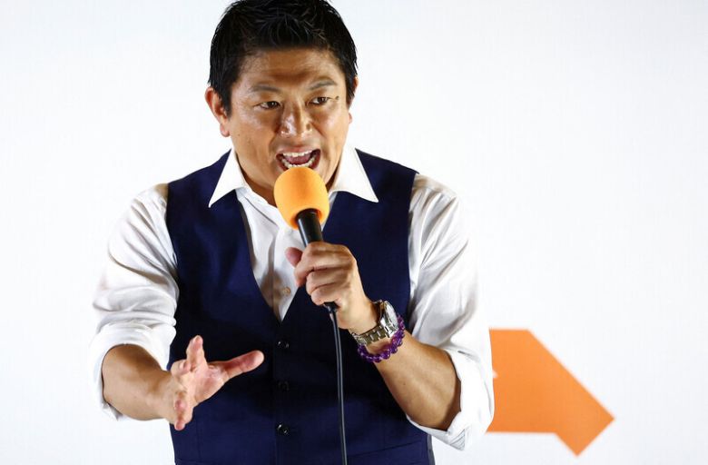 일본 가미야 소헤이 참정당 대표가 지난 7월 참의원 선거 당시 거리 유세를 벌이고 있다. 로이터 연합뉴스