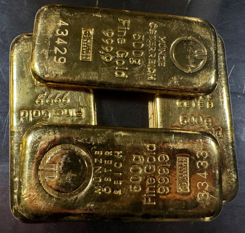 달러가 기축통화 지위를 잃는다 해도 금은 보관이 어렵고 이자가 발생하지 않아 기축통화를 대체할 수는 없다. REUTERS