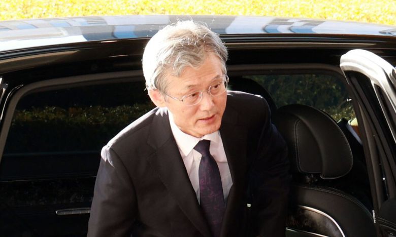 조희대 대법원장이 4일 서울 서초구 대법원으로 출근하고 있다. 연합뉴스