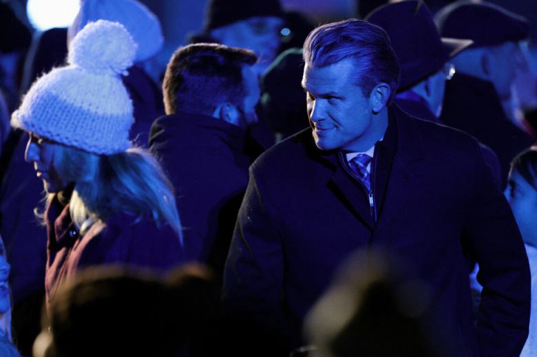 피트 헤그세스 미국 국방장관이 4일(현지시각) 워싱턴 백악관에서 열린 국가 크리스마스 트리 점등식에 참석했다. 워싱턴/로이터 연합뉴스