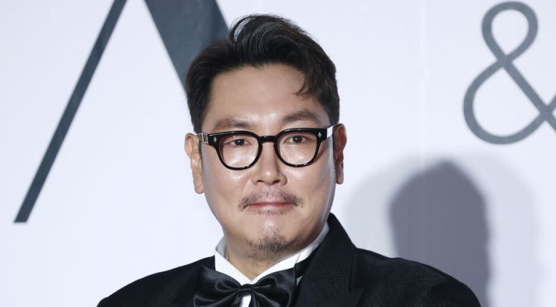 배우 조진웅이 지난해 10월6일 부산 해운대구 영화의 전당에서 열린 2024 아시아콘텐츠어워즈&글로벌 오티티(OTT) 어워즈 포토월 행사에서 포즈를 취하고 있다. 연합뉴스