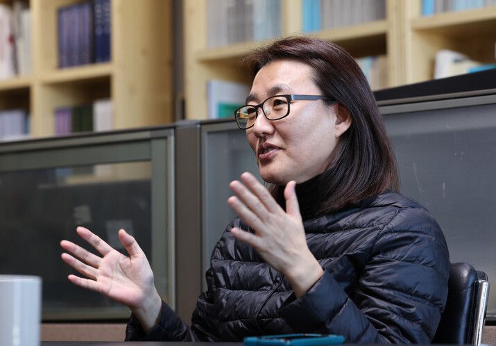 2기 진실화해위 홍수정 조사8과장이 4일 오후 서울 종로구 4·9통일평화재단 사무실에서 한겨레와 인터뷰하고 있다. 김태형 기자 xogud555@hani.co.kr