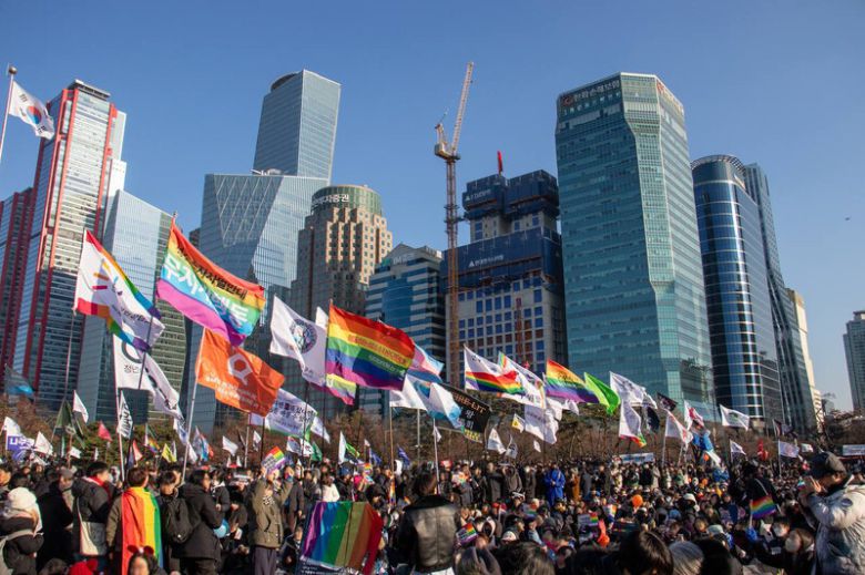 지난해 12월14일 서울 여의도 국회 앞에서 열린 ‘윤석열 탄핵 촉구’ 집회에서 여성, 성소수자, 장애인, 이주민, 노동자 등 다양한 사회적 소수자가 차별의 문제를 공론화했다. 성소수자차별반대 무지개행동 제공