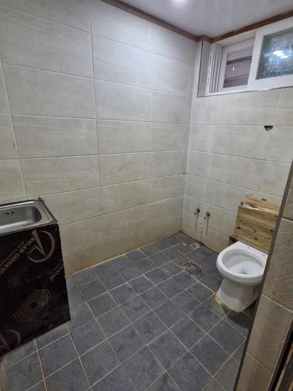 울산 반구대병원 내 화장실. 물도 내릴 수 없게 돼 있다. 제보자 제공.