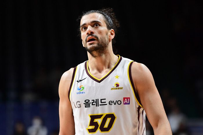 26일 창원 엘지(LG) 4연승을 이끈 아셈 마레이. 프로농구연맹 제공