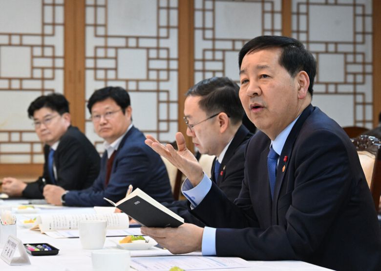 구윤철 부총리 겸 기획재정부 장관이 지난 30일 서울 종로구 정부서울청사에서 열린 기획재정부 공공·유관기관 보고회에서 모두발언을 하고 있다. 연합뉴스