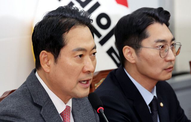 장동혁 국민의힘 대표가 2일 국회에서 현안 관련 기자간담회를 하고 있다. 김경호 선임기자 jijae@hani.co.kr