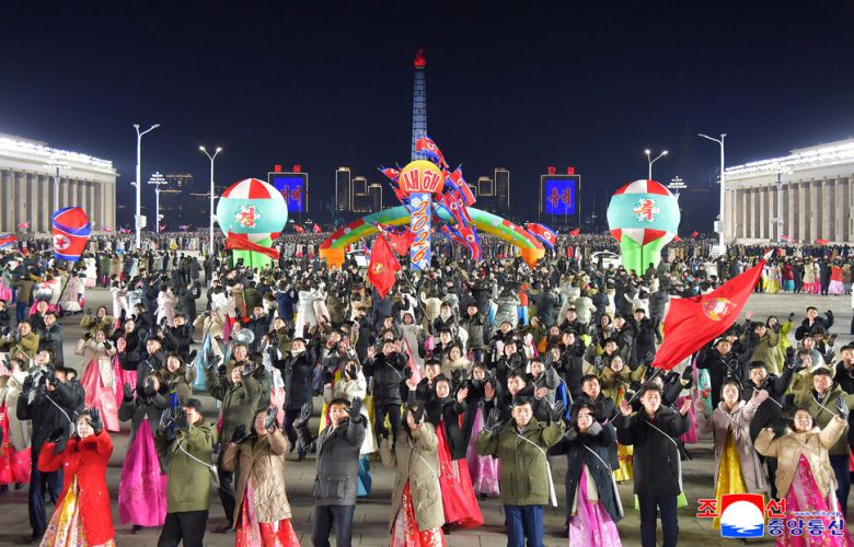 북한 평양 김일성광장에서 지난 31일 밤 2026년 새해를 앞두고 청년학생 경축야회가 열리고 있다. 평양/조선중앙통신이 연합뉴스
