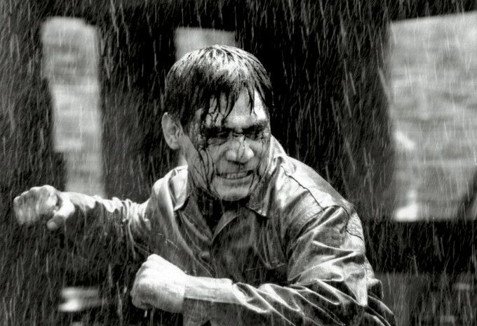 오랫동안 주연배우였던 안성기가 악역인 조연을 맡으며 강렬한 인상을 남겼던 이명세 감독의 ‘인정사정 볼 것 없다’(1999)