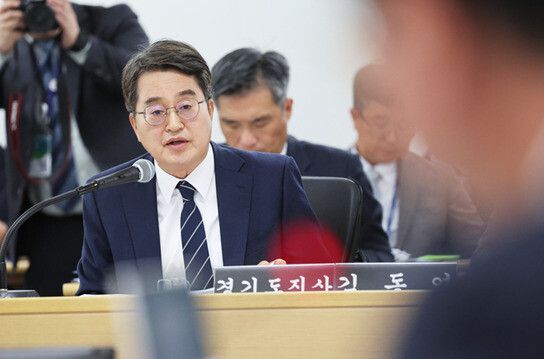 김동연 경기지사가 지난해 10월20일 경기 수원시 영통구 경기도청에서 열린 국회 국토교통위원회의 경기도에 대한 국정감사에서 질의에 답하고 있다. 연합뉴스