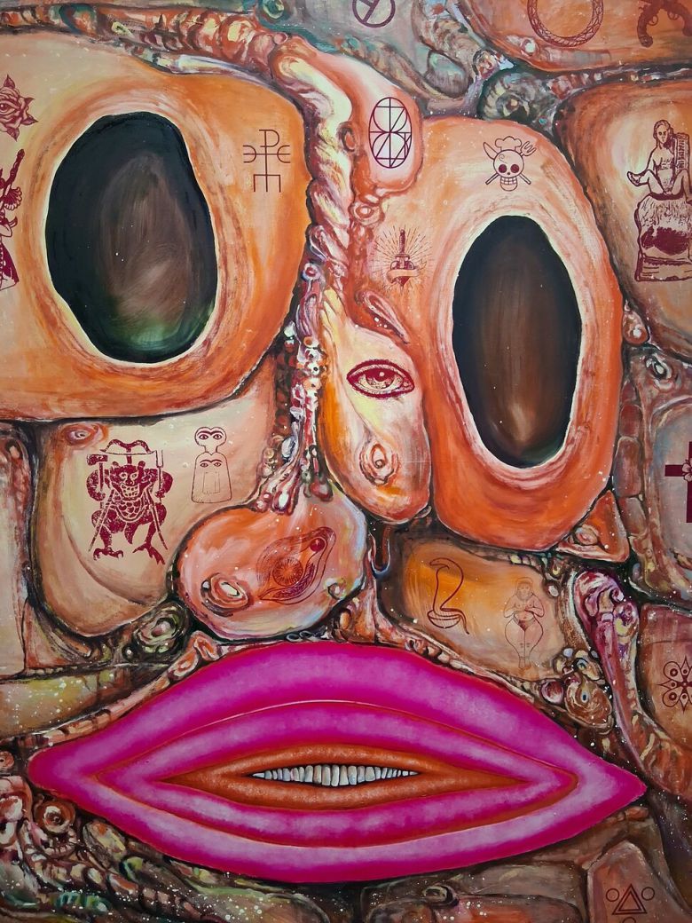 국제갤러리 케이2관 1층 전시장에 내걸린 장파 작가의 근작 ‘고어 데코–평평한 구멍(Flat Hole) #3’의 세부. 노형석. 유화 안료로 내장이나 성기 같은 여성 몸 안의 기관들이 곤죽처럼 얽혀든 형상을 날 선 필치로 그려놓고 그 위에 고금의 동서 미술사에 나오는 여성의 몸과 동식물상, 우주의 상징도상 등을 실크스크린 판화기법으로 입힌 얼개를 지녔다. 노형석 기자