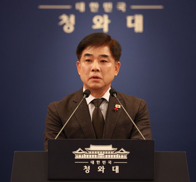 김병욱 청와대 정무비서관이 12일 청와대 춘추관 브리핑룸에서 오는 16일 여야지도부 오찬 관련 브리핑을 하고 있다. 청와대사진기자단