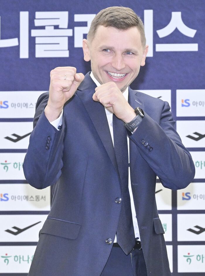 니콜라이스 마줄스 감독. 대한민국농구협회