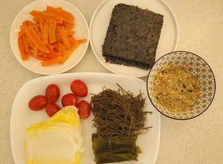 류은경 소장은 저녁 식사도 조리하지 않은 생채소와 견과류, 해조류 등을 적당히 섞어 간단하게 먹는다. 완전해독연구소 제공