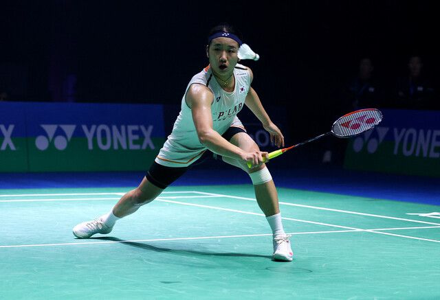 안세영이 18일(한국시각) 인도 뉴델리에서 열린 세계배드민턴연맹(BWF) 월드투어 인도오픈(슈퍼 750) 여자 단식 결승에서 왕즈이를 상대로 경기하고 있다. 뉴델리/로이터연합뉴스