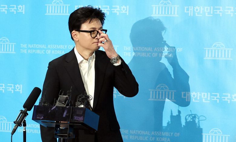 한동훈 전 국민의힘 대표가 1월 14일 국회 소통관에서 당 윤리위원회의 제명 결정에 대해 기자회견을 한 뒤 회견장을 나가고 있다. 윤운식 기자 yws@hani.co.kr