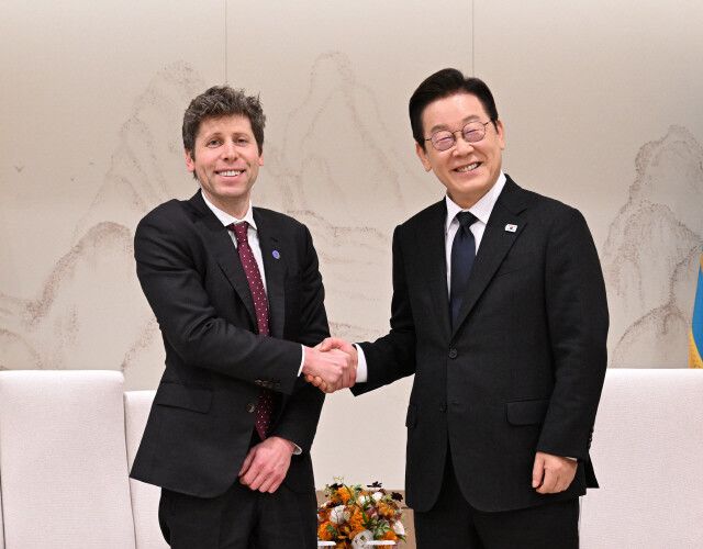 이재명 대통령이 지난해 10월1일 서울 용산 대통령실 청사에서 챗GPT 개발사 오픈AI의 샘 알트만 대표를 접견하고 있다. 대통령실사진기자단