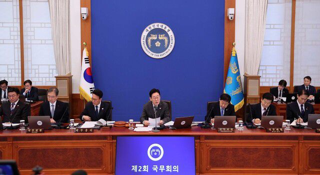 이재명 대통령이 20일 오전 청와대 본관에서 열린 제2회 국무회의에서 발언하고 있다. 김태형 기자 xogud555@hani.co.kr