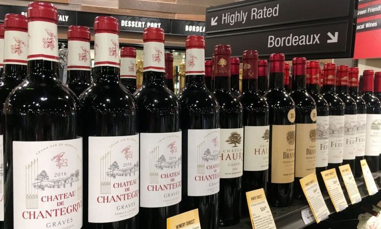 지난 2019년 미국 버지니아주 알링턴에 있는 한 주류매장에 프랑스산 와인들이 진열되어 있다. AFP 연합뉴스