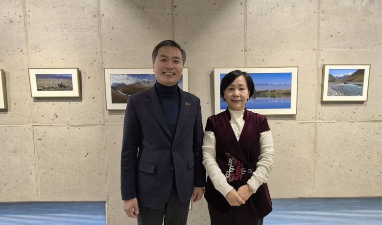 청주 아트센터 올리브에서 20~25일 열리는 ‘독립군의 후예 고려인이 사는 땅, 중앙아시아’ 사진전. 전시에선 김상욱·이현경 작가의 작품 50여점을 만날 수 있다. 오윤주 기자