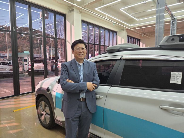 차두원 퓨처링크 대표가 지난달 31일 경기도 성남시 회사 사무실에서 인터뷰하기에 앞서 포즈를 취하고 있다. 유하영 기자