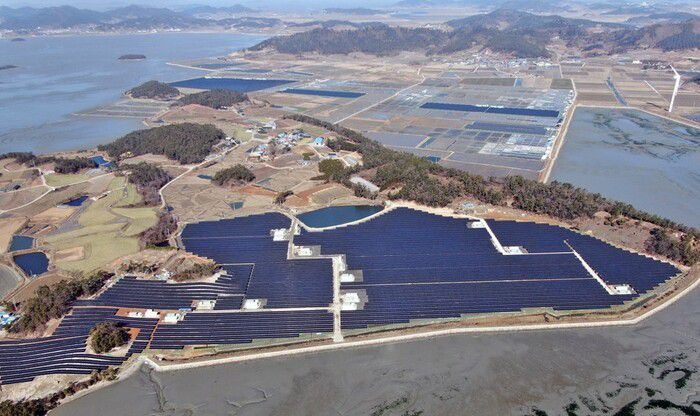 전남 신안군 지도읍 일대에 150메가와트(MW) 대규모 태양광발전단지가 조성됐다. 전라남도 제공