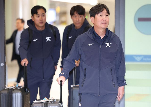 류지현 감독이 21일 인천공항으로 귀국하고 있다. 연합뉴스