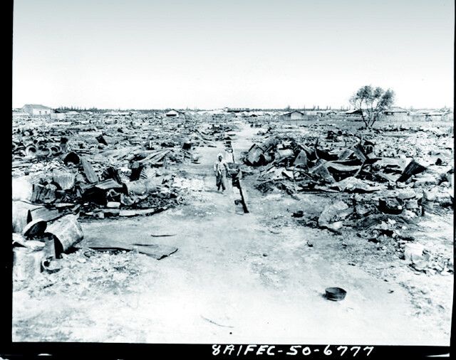 한국전쟁기에 잇단 폭격으로 폐허가 된 경북 포항 지역의 모습. 미국 국립문서기록관리청에서 역사학자들이 찾은 사진이다. 한국전쟁 사진의 역사사회학