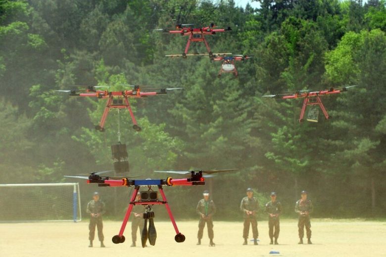 육군 드론들이 정찰·감시·공격·제독·수송 등을 시연하고 있다. 육군본부 페이스북