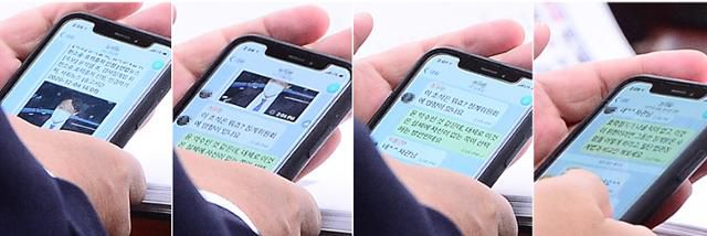 4일 고위공직자범죄수사처(공수처) 개정안 논의를 위해 열린 국회 법제사법위원회 법안심사제1소위원회에 참석한 이용구 신임 법무부 장관이 휴대폰으로 윤석열 검찰총장의 '검사징계법 헌법소원 제기'에 대한 메시지를 주고받고 있다. 이 차관은 악수인 것 같다고 평가했다. 국회사진기자단·연합뉴스