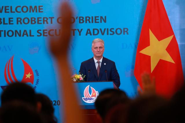 로버트 오브라이인 미 백악관 국가안보보좌관이 지난달 베트남 하노이대학에서 강연을 하고 있다. 하노이=AP 연합뉴스