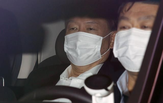 윤석열 검찰총장이 12월 30일 서울 서초구 대검찰청으로 출근하고 있다. 연합뉴스