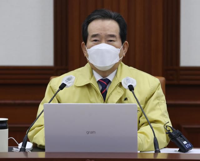 정세균 국무총리가 29일 오전 종로구 정부서울청사에서 열린 코로나19 대응 중앙재난안전대책본부(중대본) 회의에서 모두 발언을 하고 있다. 뉴스1