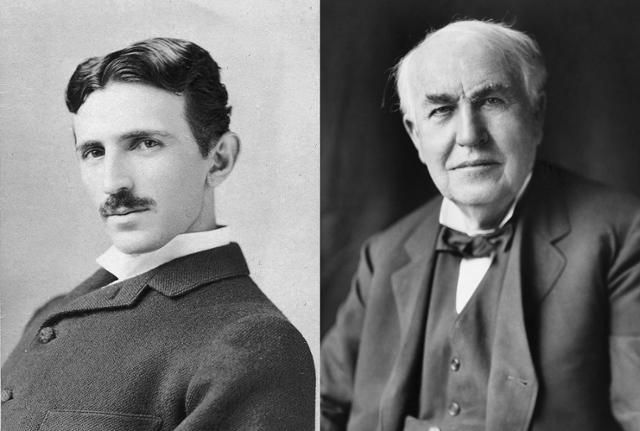 교류 전기를 강조했던 니콜라 테슬라(왼쪽)와 직류 전기를 주장했던 토마스 에디슨. 위키피디아