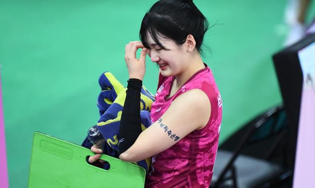 흥국생명 박현주가 24일 챔프전 진출을 확정한 뒤 눈물을 흘리고 있다. KOVO 제공