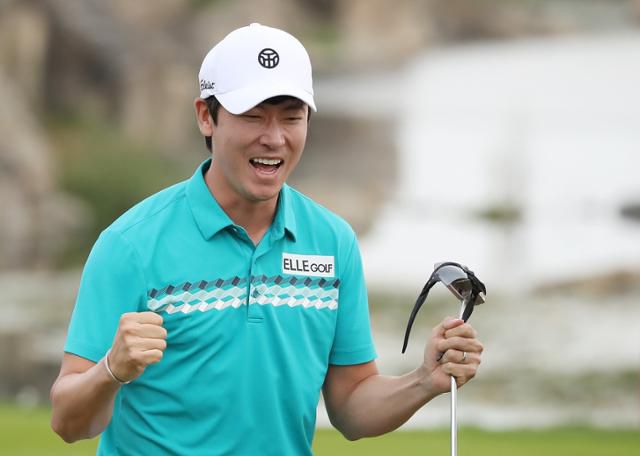 김태훈이 지난해 10월 KPGA 투어 제네시스 오픈에서 우승을 확정한 뒤 기뻐하고 있다. 연합뉴스