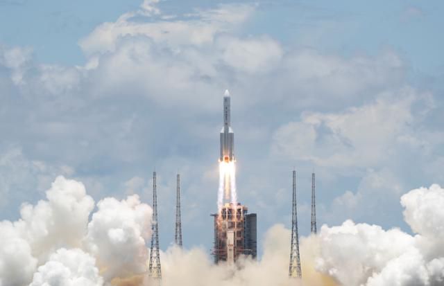 지난해 7월 톈원 1호가 창정 5호에 실려 발사되는 장면. 로이터 연합뉴스