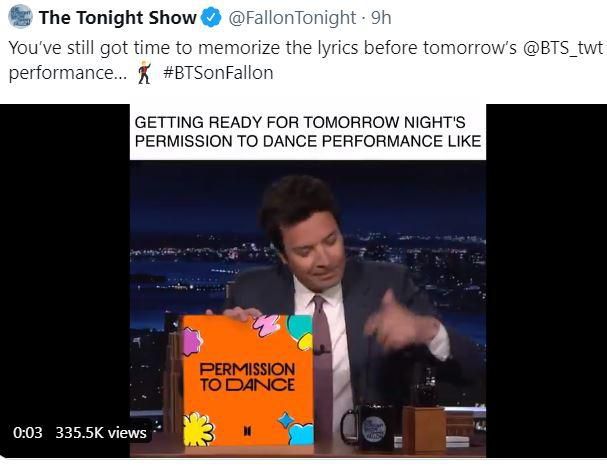 미국 ABC 인기 토크쇼 '더 투나이트 쇼 스타링 지미 팰런'에서 진행자인 지미 팰런이 그룹 방탄소년단의 '퍼미션 투 댄스' 춤을 따라 추고 있다. ABC 영상 캡처