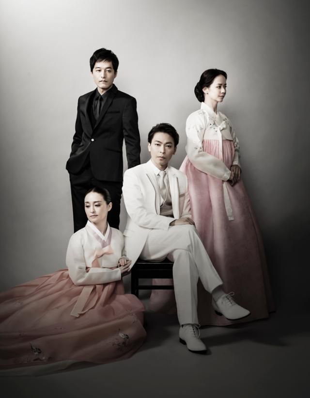 지난 2월 일본에서 라이선스 공연으로 올라간 뮤지컬 '나와 나타샤와 흰 당나귀'. 자야 역의 일본 배우는 한복을 입고 출연했다. 인사이트엔터테인먼트 제공