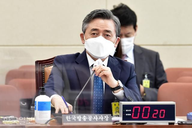 양승동 KBS 사장이 12일 국회 과학기술정보방송통신위원회 국정감사에 출석, 질의에 답변하고 있다. 오대근 기자