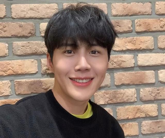 김선호가 사생활 의혹을 모두 인정하고 고개를 숙였다. 김선호 SNS 제공